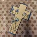Croix en bois - Petites fleurs bleues & Grande fleur multicolore