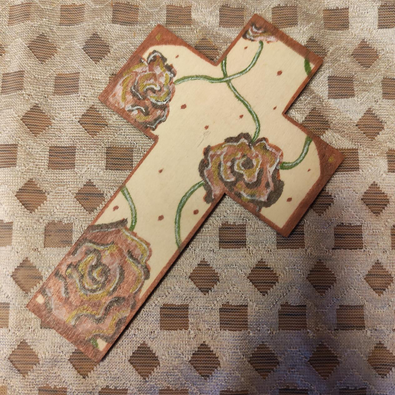 Croix en bois - Forêt & Roses rouges