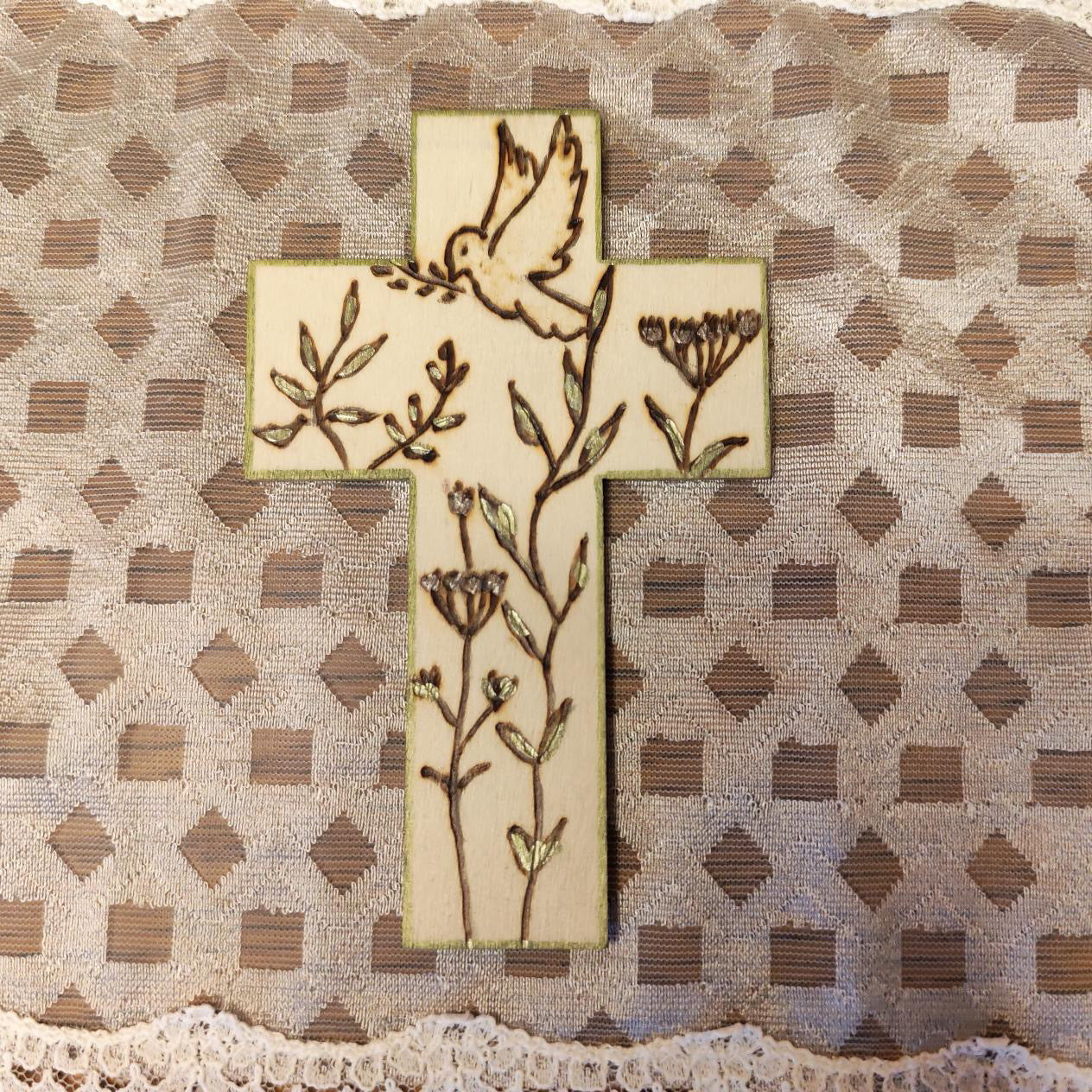 Croix en bois - Sacré-Coeur doré & Colombe fleurie