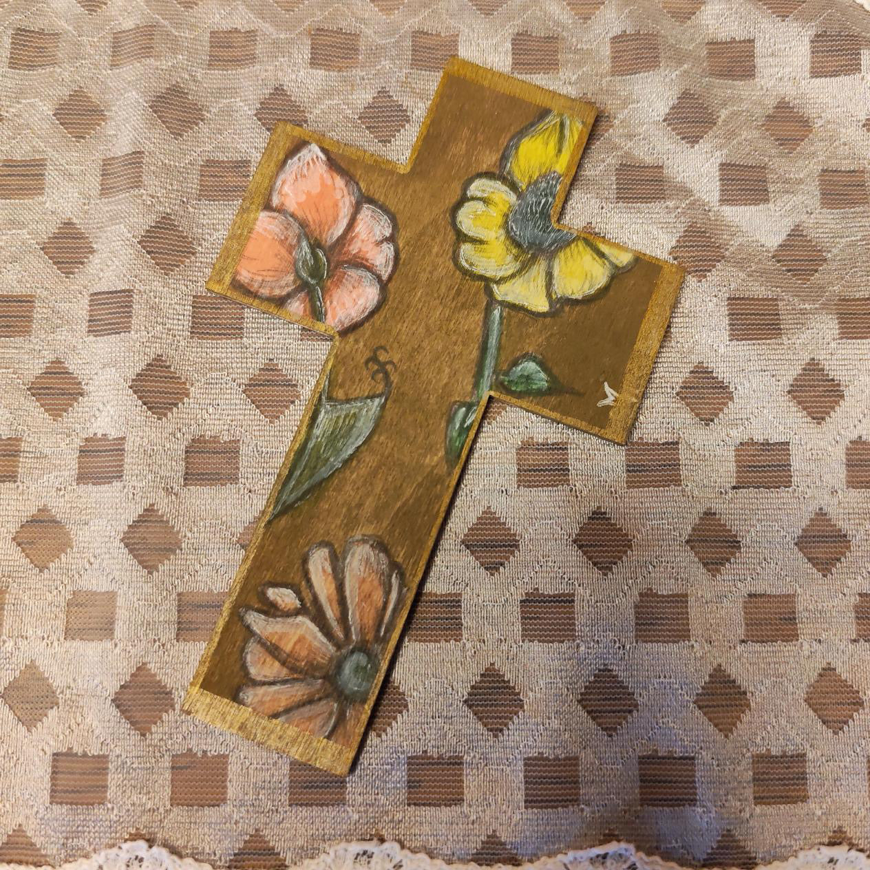 Croix en bois - Jésus à la colombe fleurie