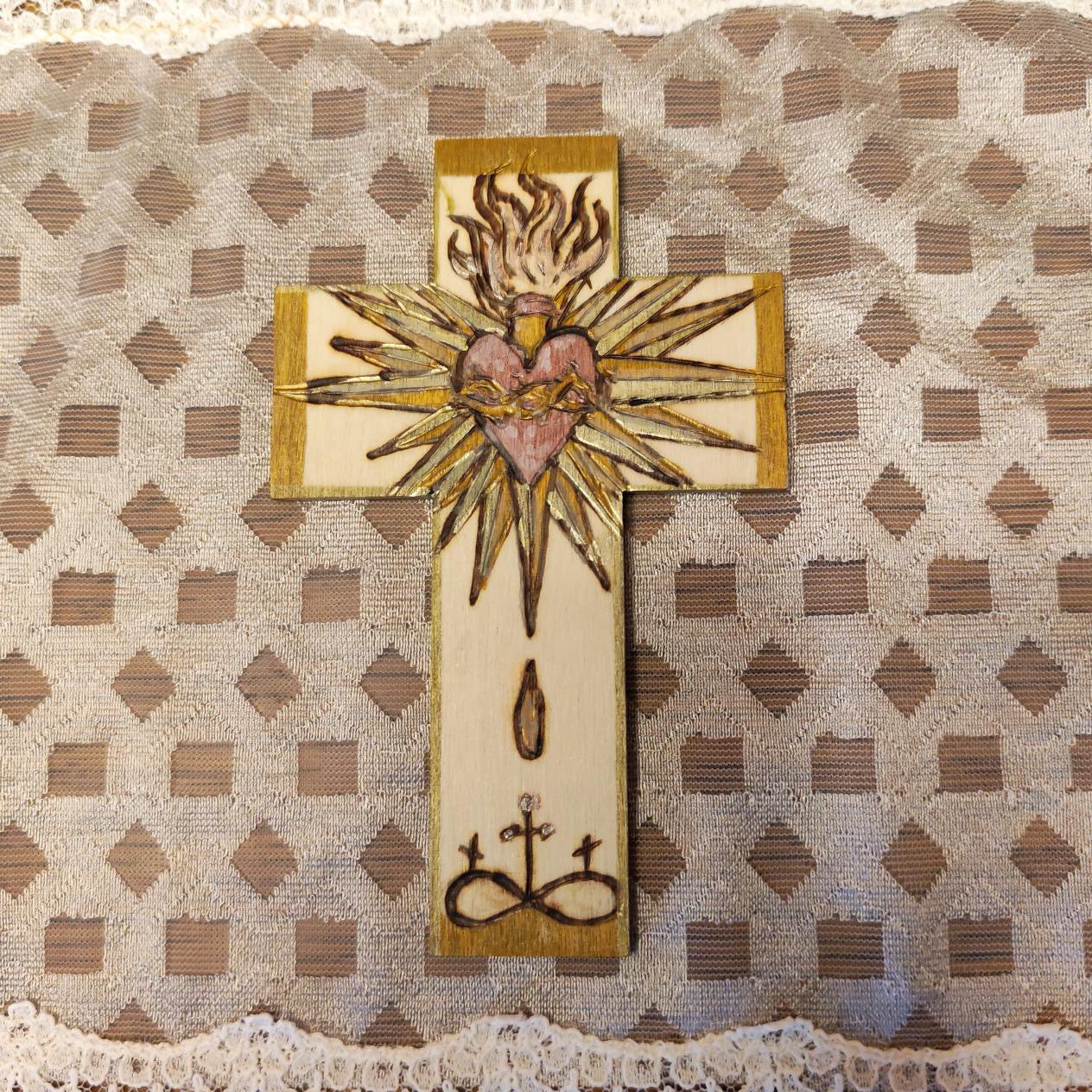 Croix en bois - Sacré-Coeur doré & Colombe fleurie